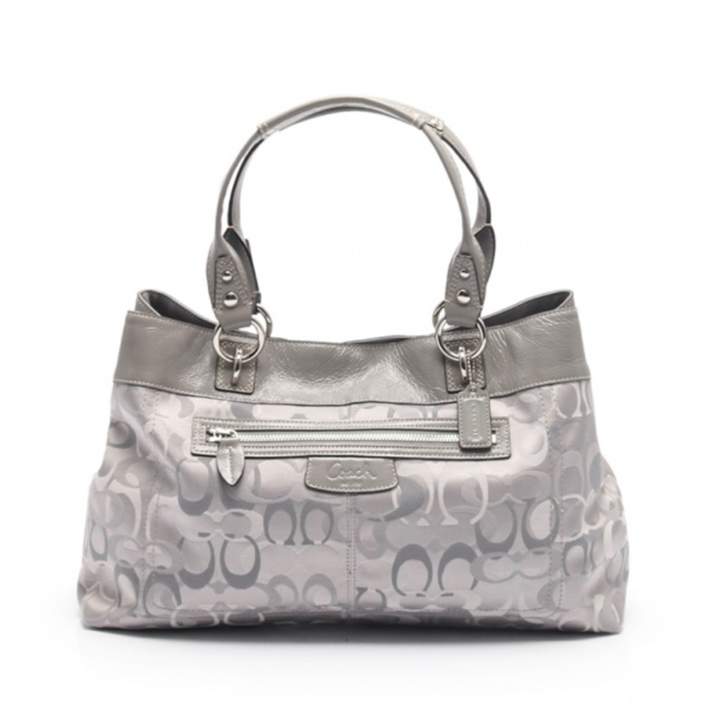 COACH SHOULDER BAG F15122
And wrist wallet. Great condition